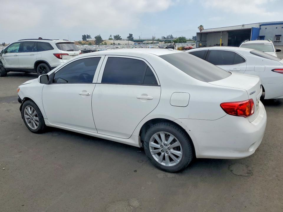 2010 TOYOTA COROLLA LE — Фото 2 из 12