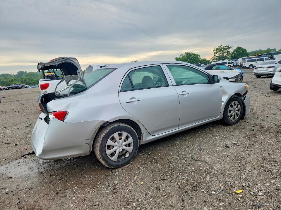 2010 TOYOTA COROLLA LE — Фото 3 из 12