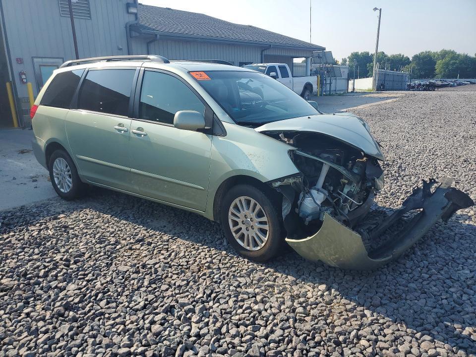2010 TOYOTA SIENNA XLE — Фото 4 из 13