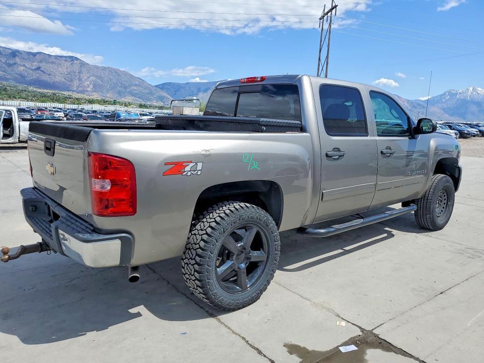2009 CHEVROLET SILVERADO K1500 LT — Фото 3 из 12