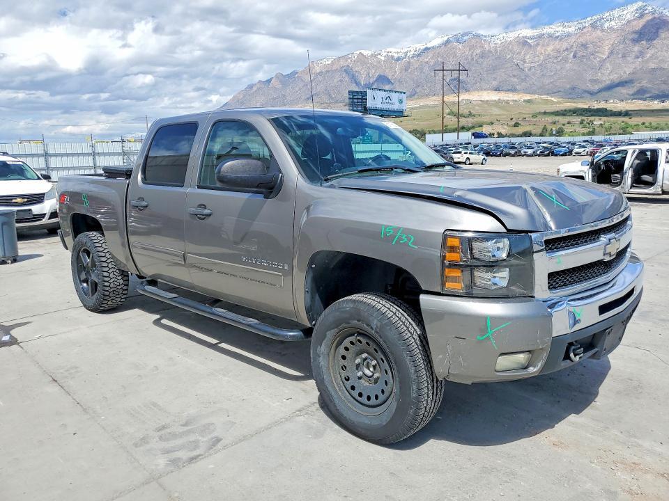 2009 CHEVROLET SILVERADO K1500 LT — Фото 4 из 12
