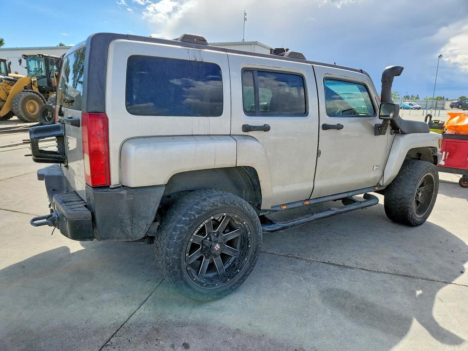 2009 HUMMER H3 — Фото 3 из 12