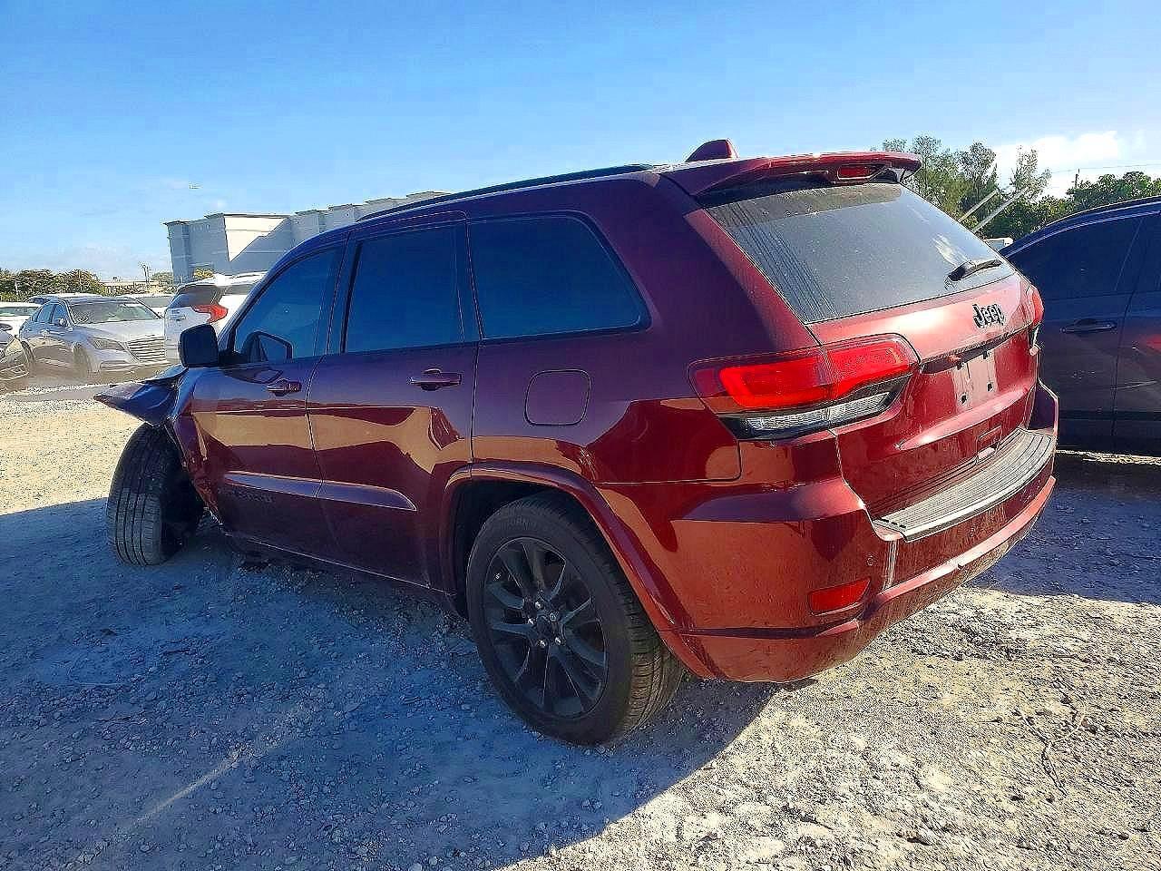 2020 JEEP GRAND CHEROKEE LAREDO — Фото 2 из 13