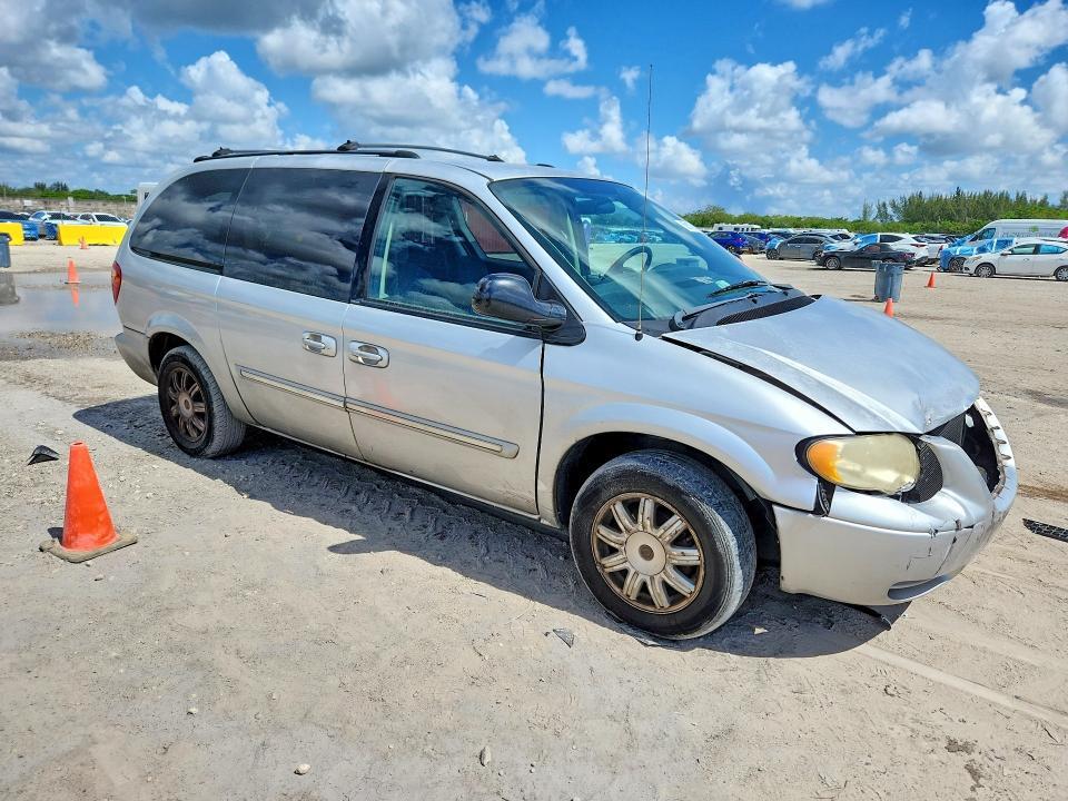 2005 CHRYSLER TOWN & COUNTRY TOURING — Фото 4 из 13