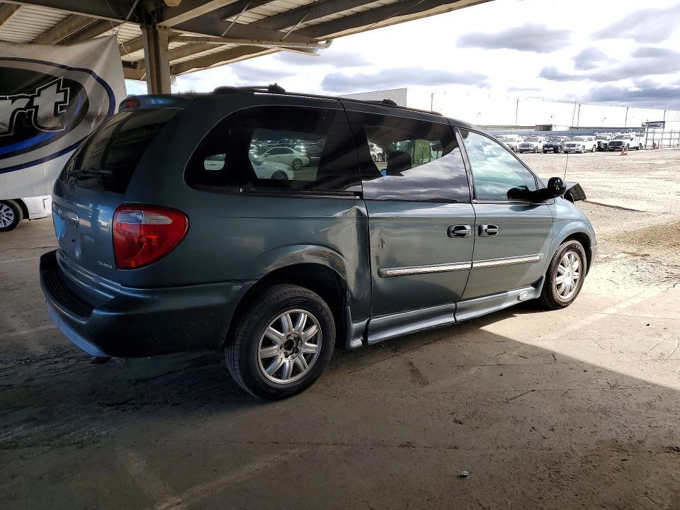 2005 CHRYSLER TOWN & COUNTRY TOURING — Фото 3 из 12