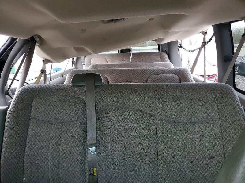 2004 CHEVROLET EXPRESS G3500 — Фото 10 из 13