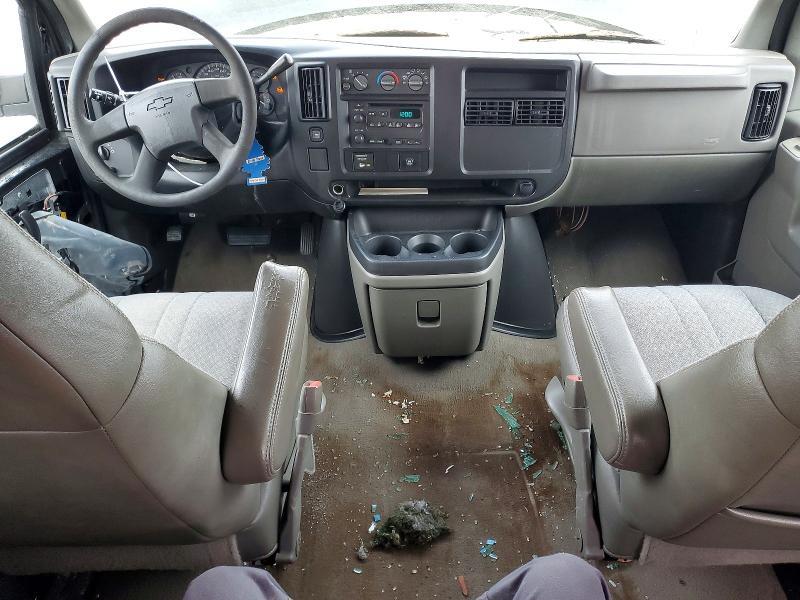 2004 CHEVROLET EXPRESS G3500 — Фото 8 из 13