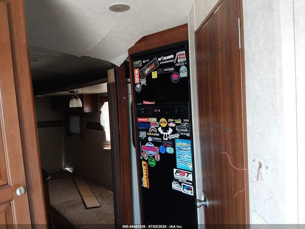4YDT30R28FA420677 2015 KEYSTONE RV PREMIER photo no. 5