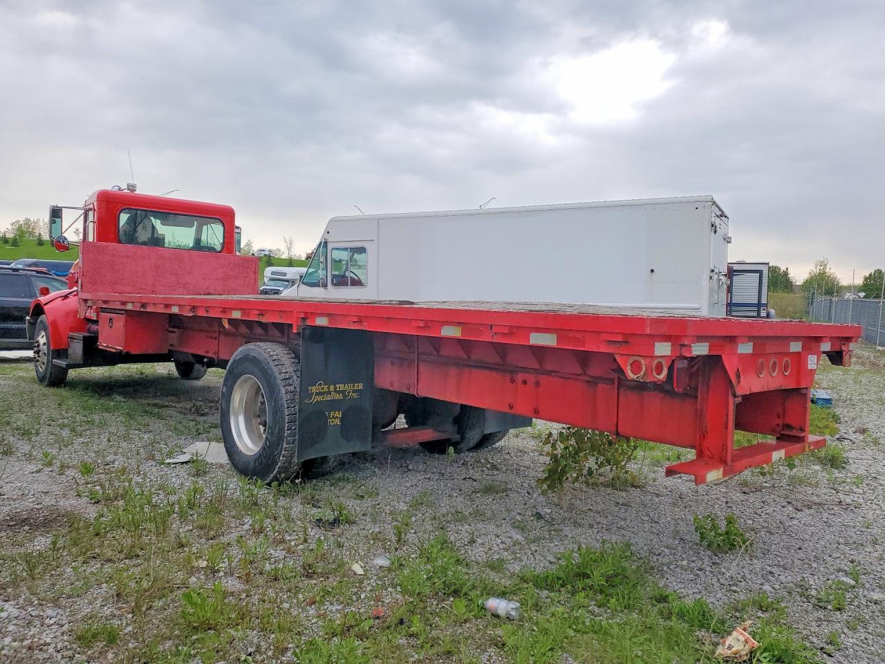 2003 PETERBILT 330 FLATBED TRUCK — Фото 2 из 12