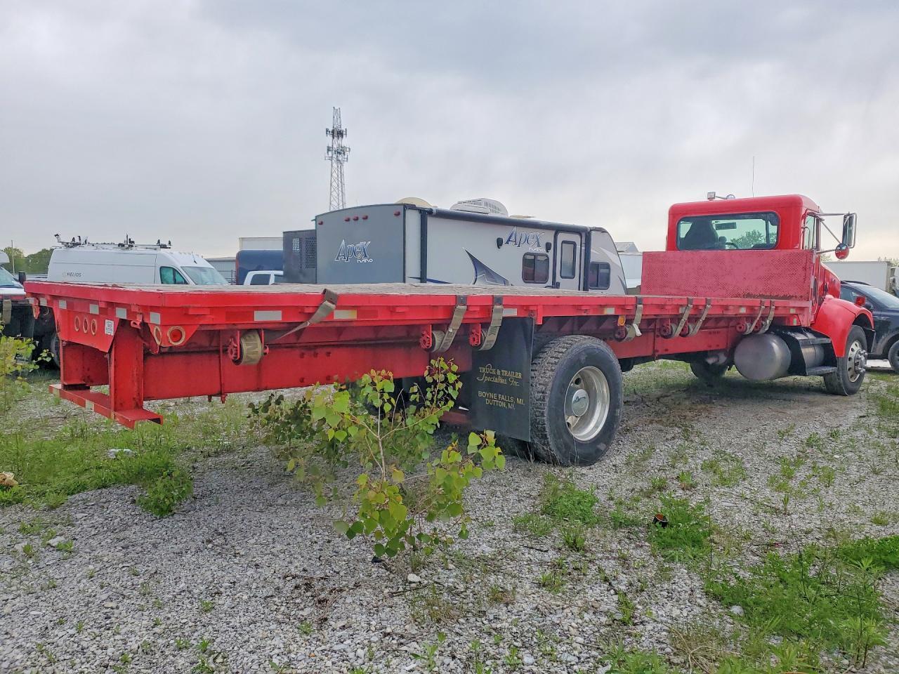 2003 PETERBILT 330 FLATBED TRUCK — Фото 3 из 12