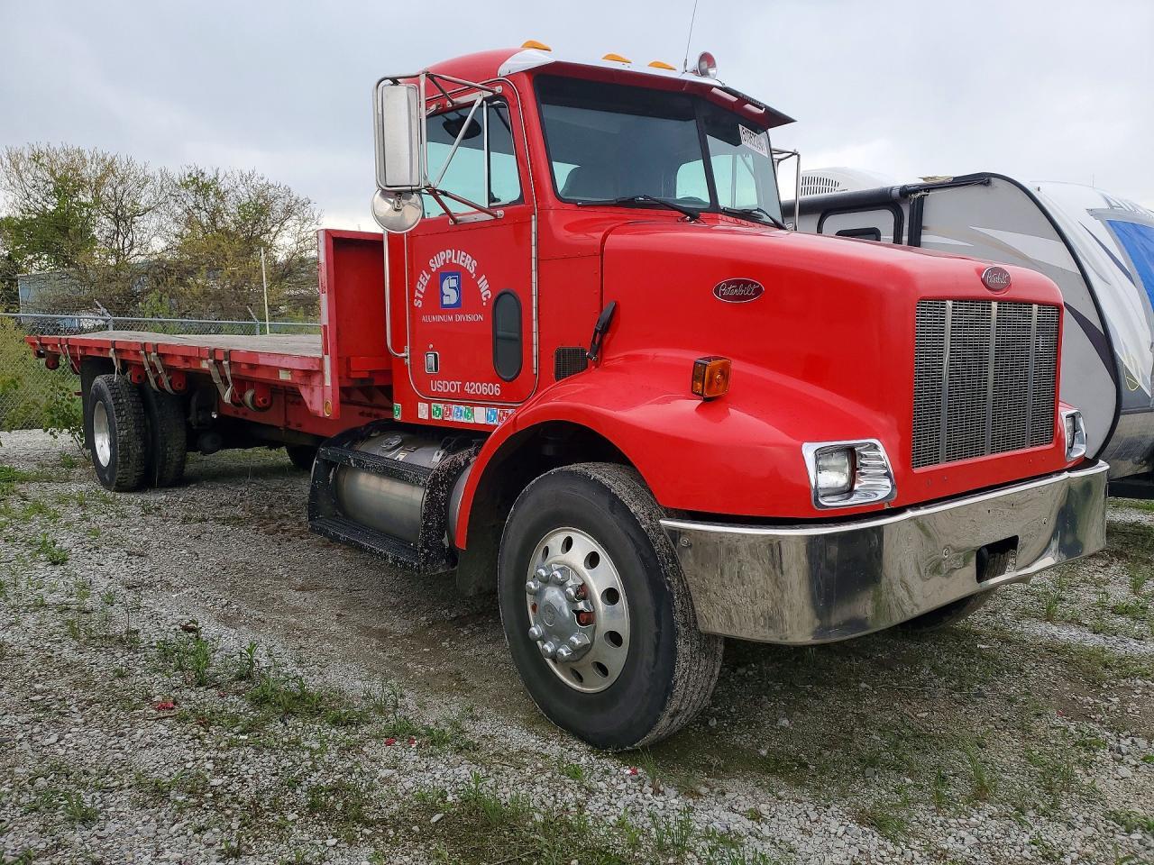 2003 PETERBILT 330 FLATBED TRUCK — Фото 4 из 12