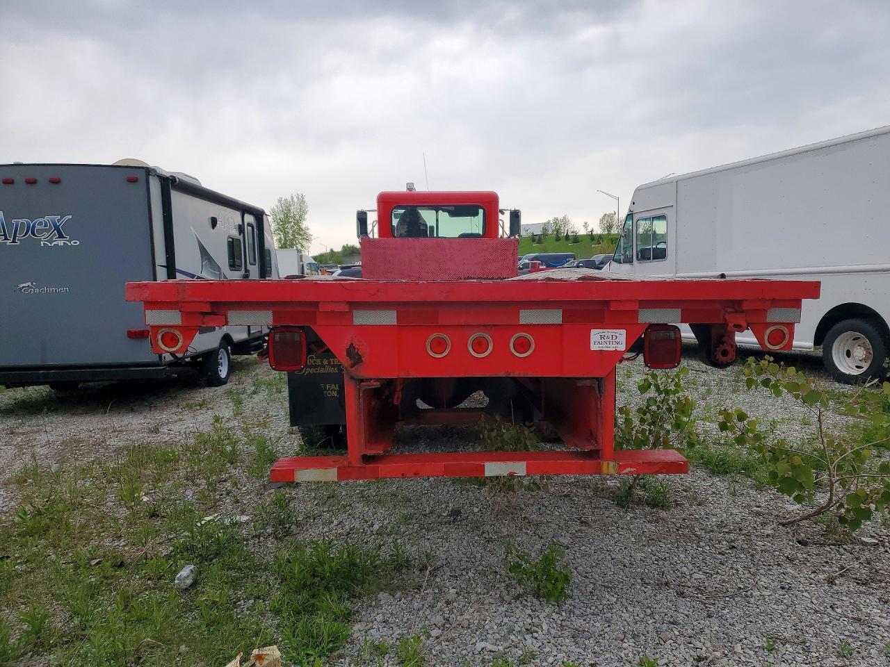 2003 PETERBILT 330 FLATBED TRUCK — Фото 6 из 12