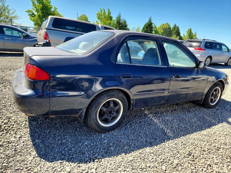 1NXBR12E91Z472345 2001 TOYOTA COROLLA photo no. 3