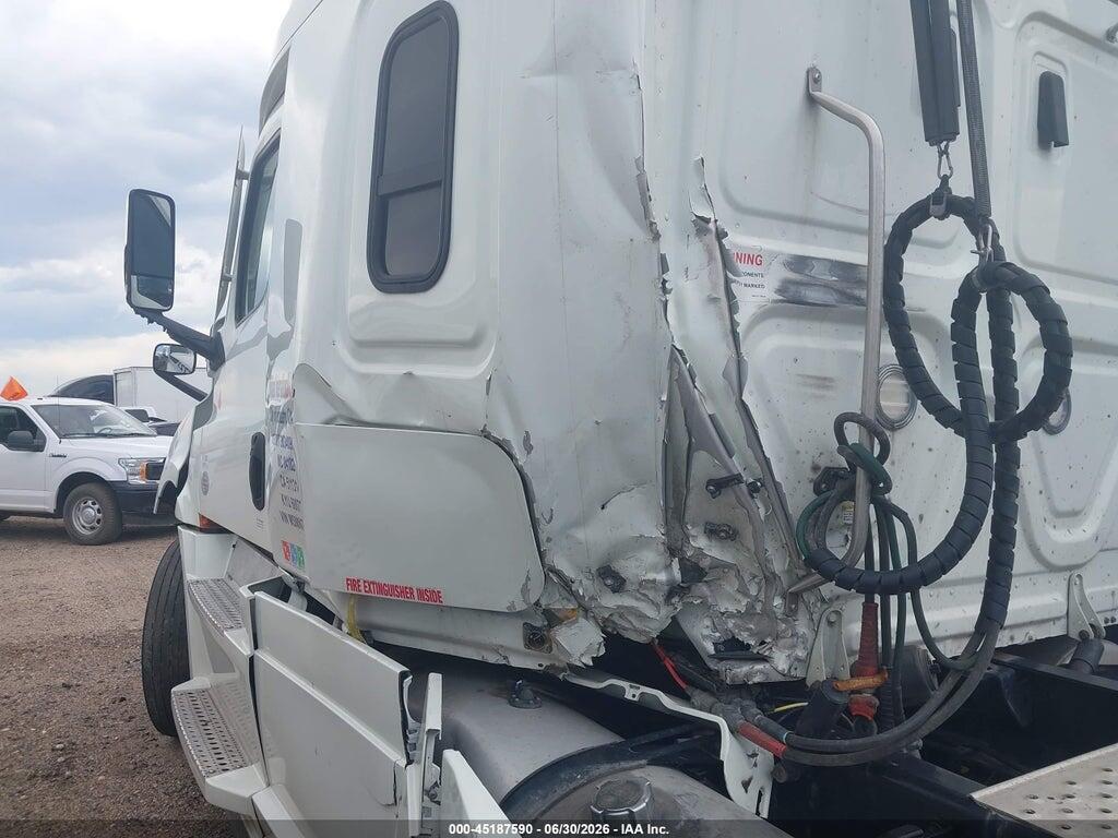 3AKJHHDR2MSMN7303 2021 FREIGHTLINER NEW CASCADIA 126 photo no. 11