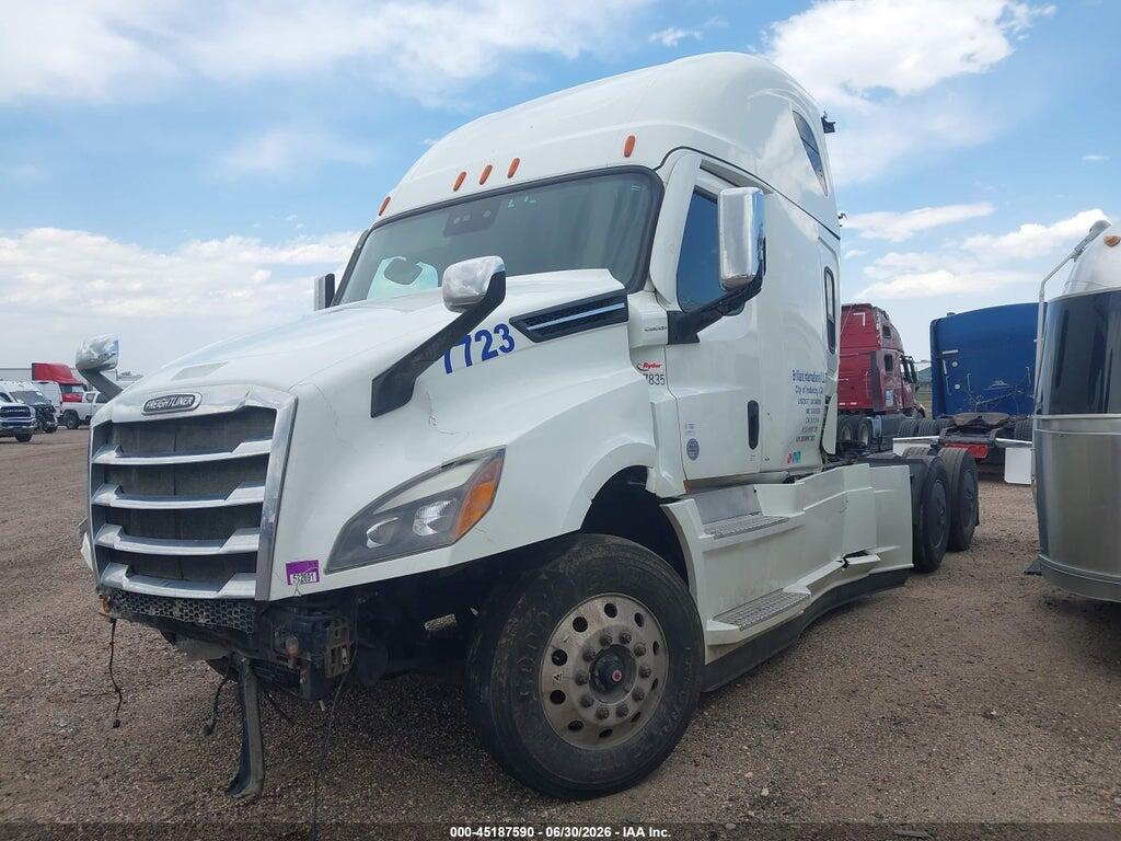 3AKJHHDR2MSMN7303 2021 FREIGHTLINER NEW CASCADIA 126 photo no. 2