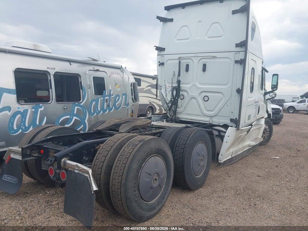 3AKJHHDR2MSMN7303 2021 FREIGHTLINER NEW CASCADIA 126 photo no. 4
