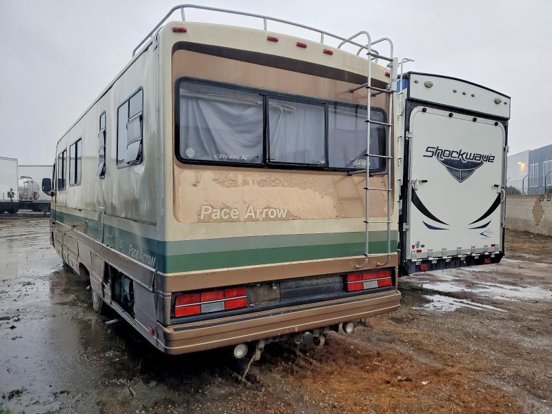 1GBKP37W0J3307799 1988 CHEV P30 photo no. 3