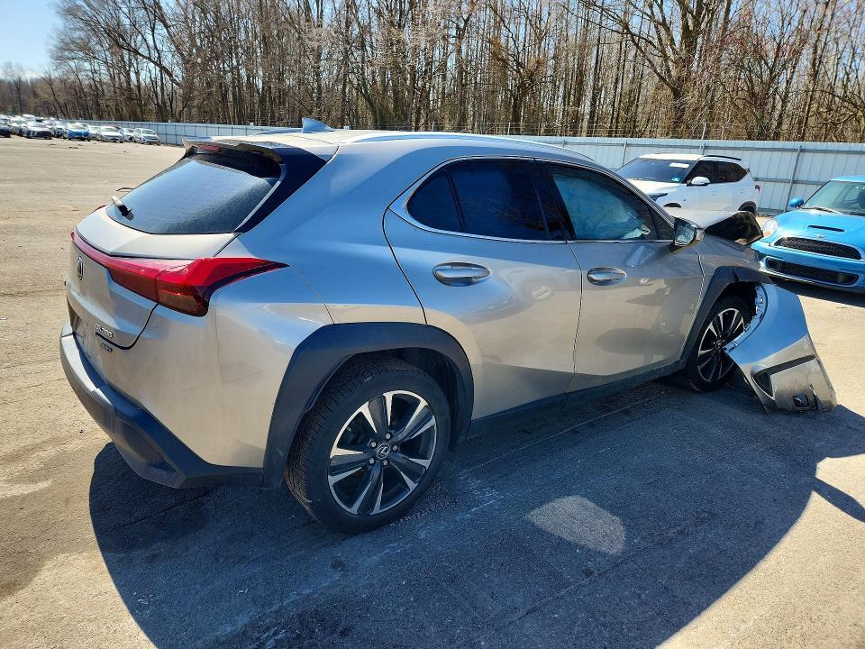 2020 LEXUS UX 200 BASE — Фото 3 из 14