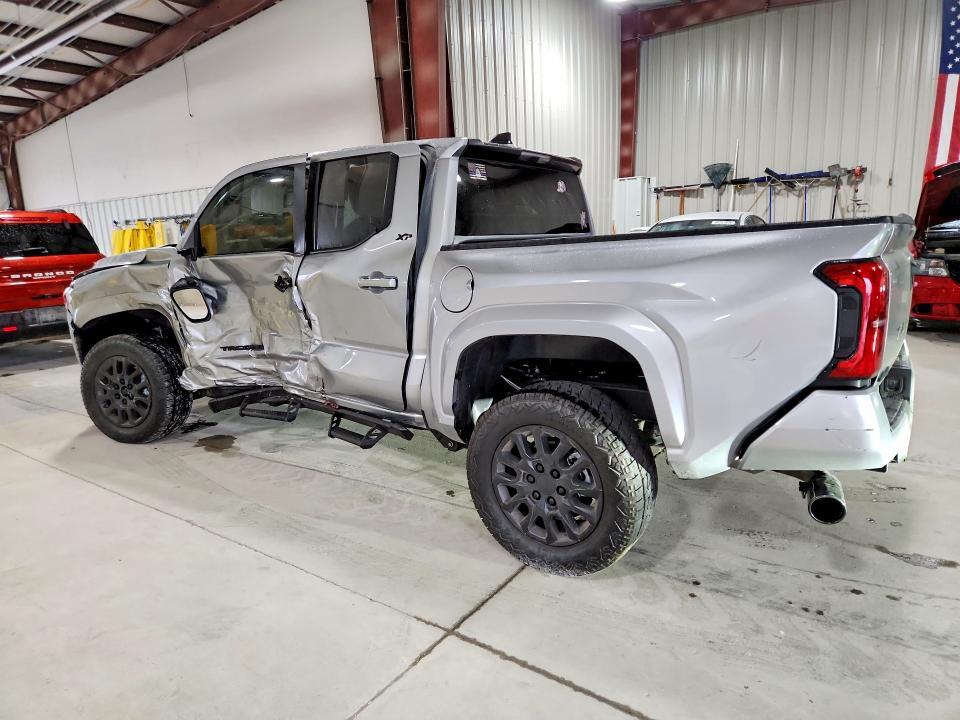 2026 TOYOTA TACOMA — Фото 2 из 12