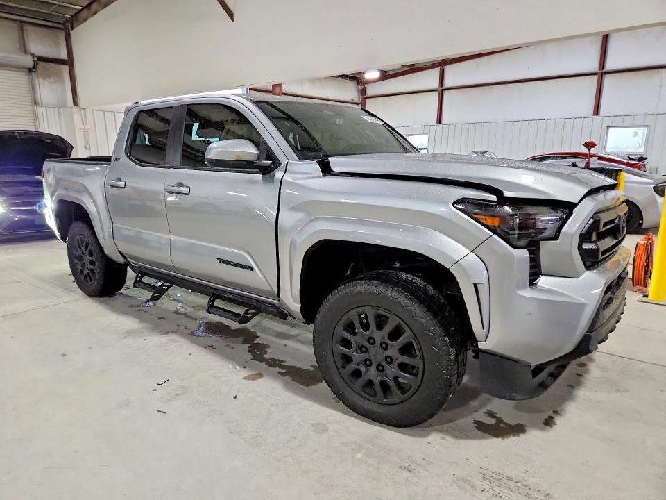 2026 TOYOTA TACOMA — Фото 4 из 12