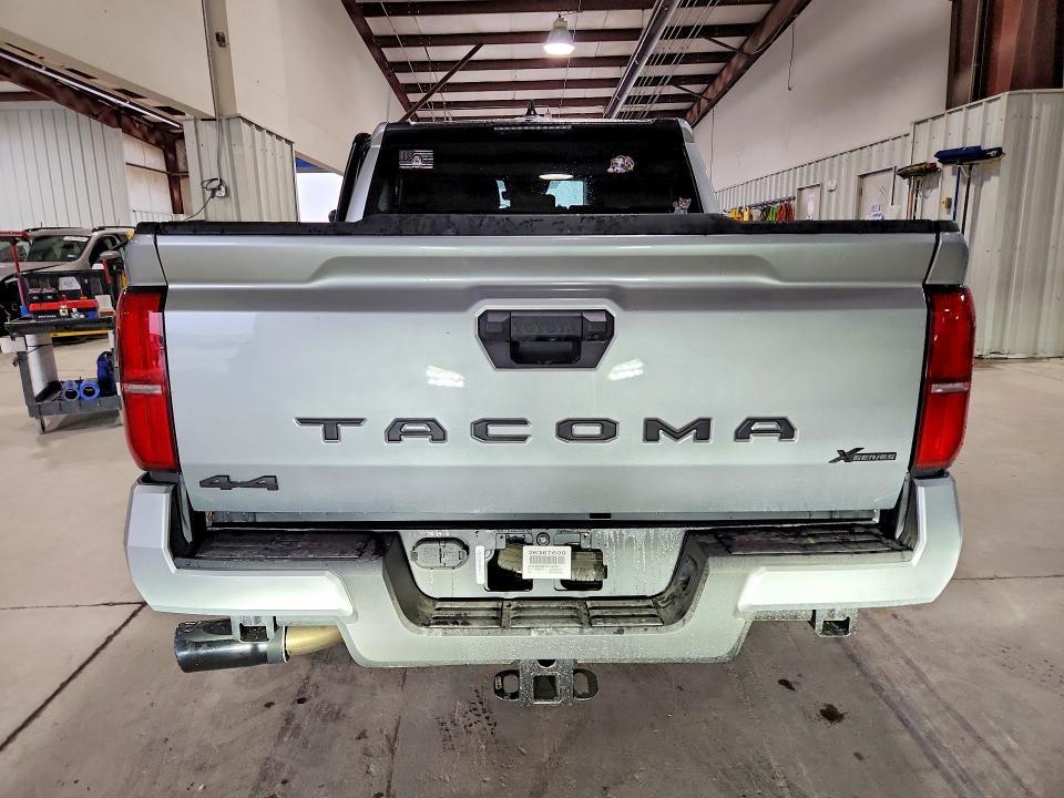 2026 TOYOTA TACOMA — Фото 6 из 12