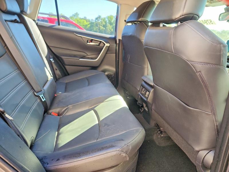 2024 TOYOTA RAV4 XLE PREMIUM — Фото 11 из 13