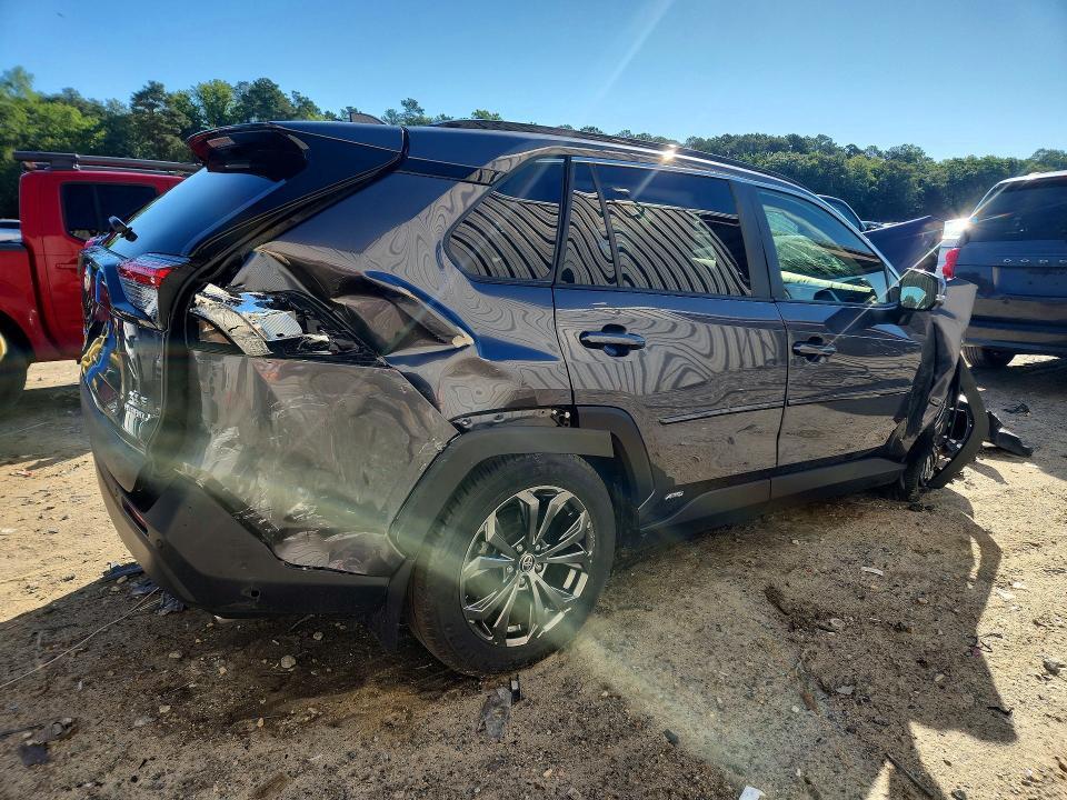 2024 TOYOTA RAV4 XLE PREMIUM — Фото 3 из 13