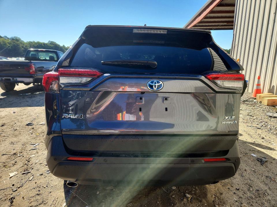 2024 TOYOTA RAV4 XLE PREMIUM — Фото 6 из 13
