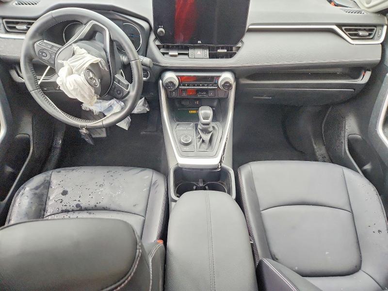 2024 TOYOTA RAV4 XLE PREMIUM — Фото 8 из 13