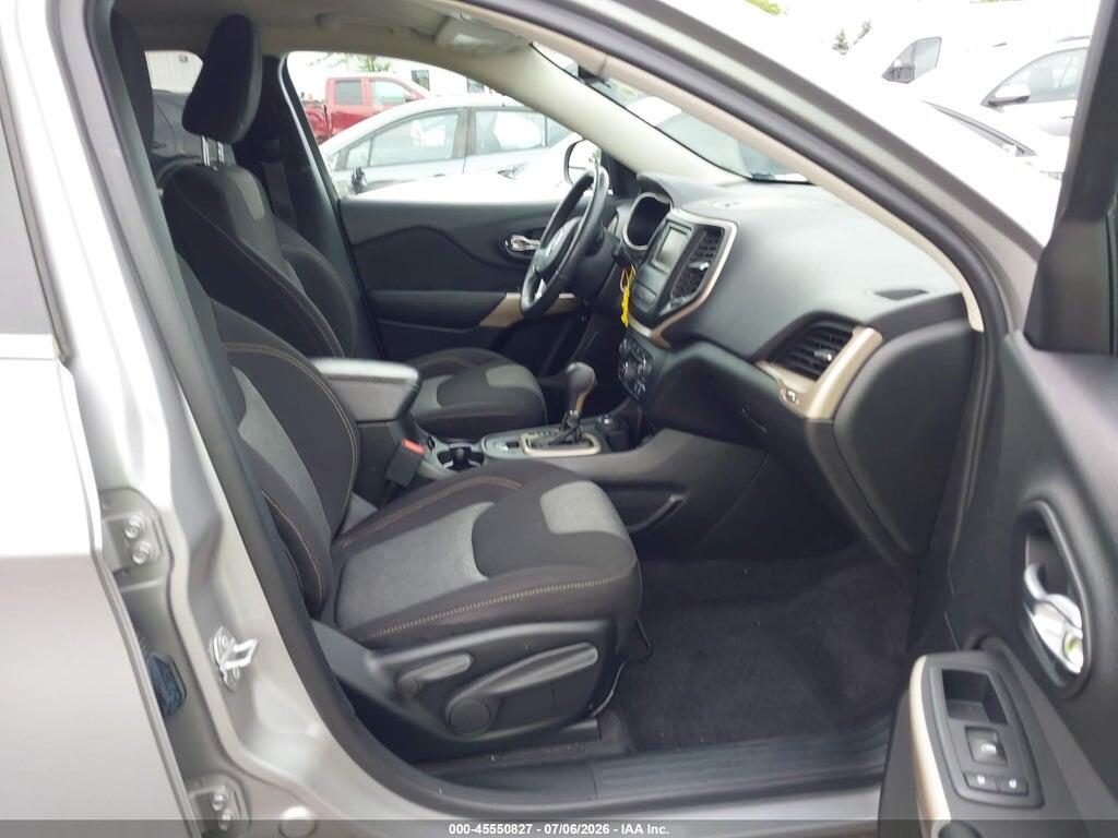 1C4PJMCB0JD559672 2018 JEEP CHEROKEE photo no. 5