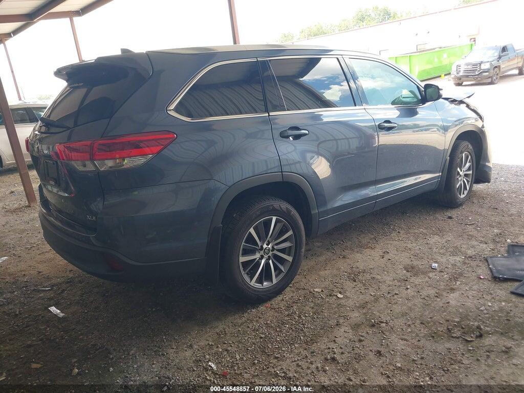 5TDKZRFH9JS277034 2018 TOYOTA HIGHLANDER photo no. 4