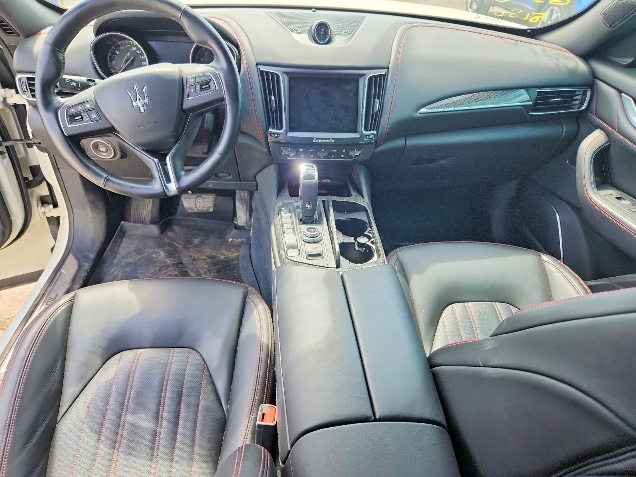 2020 MASERATI LEVANTE LUXURY — Фото 8 из 13