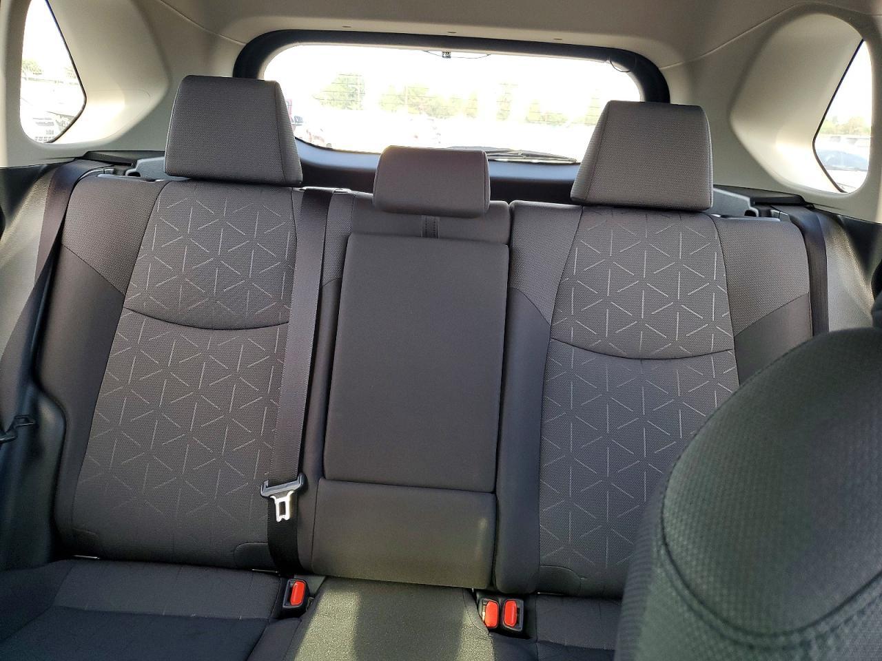 2025 TOYOTA RAV4 HYBRID XLE — Фото 10 из 13
