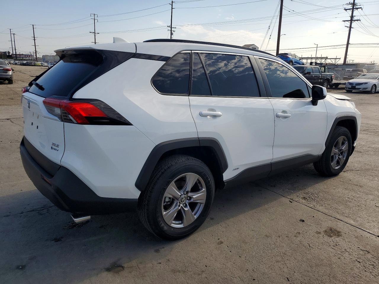 2025 TOYOTA RAV4 HYBRID XLE — Фото 3 из 13