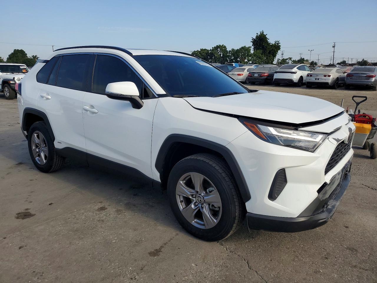 2025 TOYOTA RAV4 HYBRID XLE — Фото 4 из 13