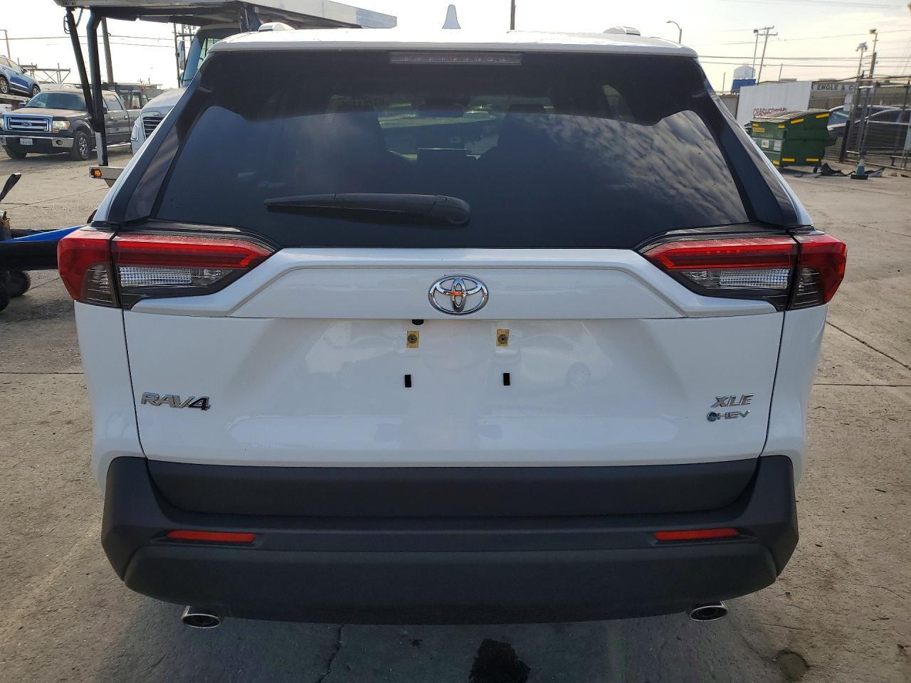 2025 TOYOTA RAV4 HYBRID XLE — Фото 6 из 13