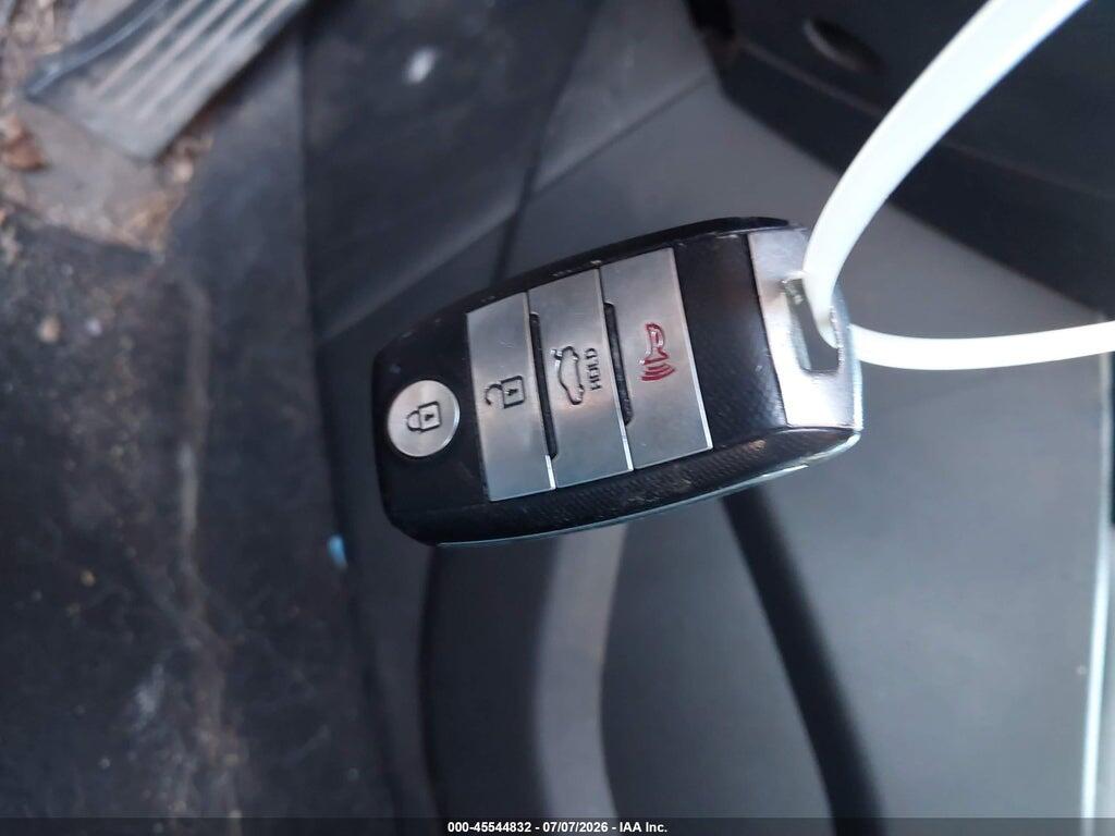 3KPFL4A81HE004770 2017 KIA FORTE photo no. 11