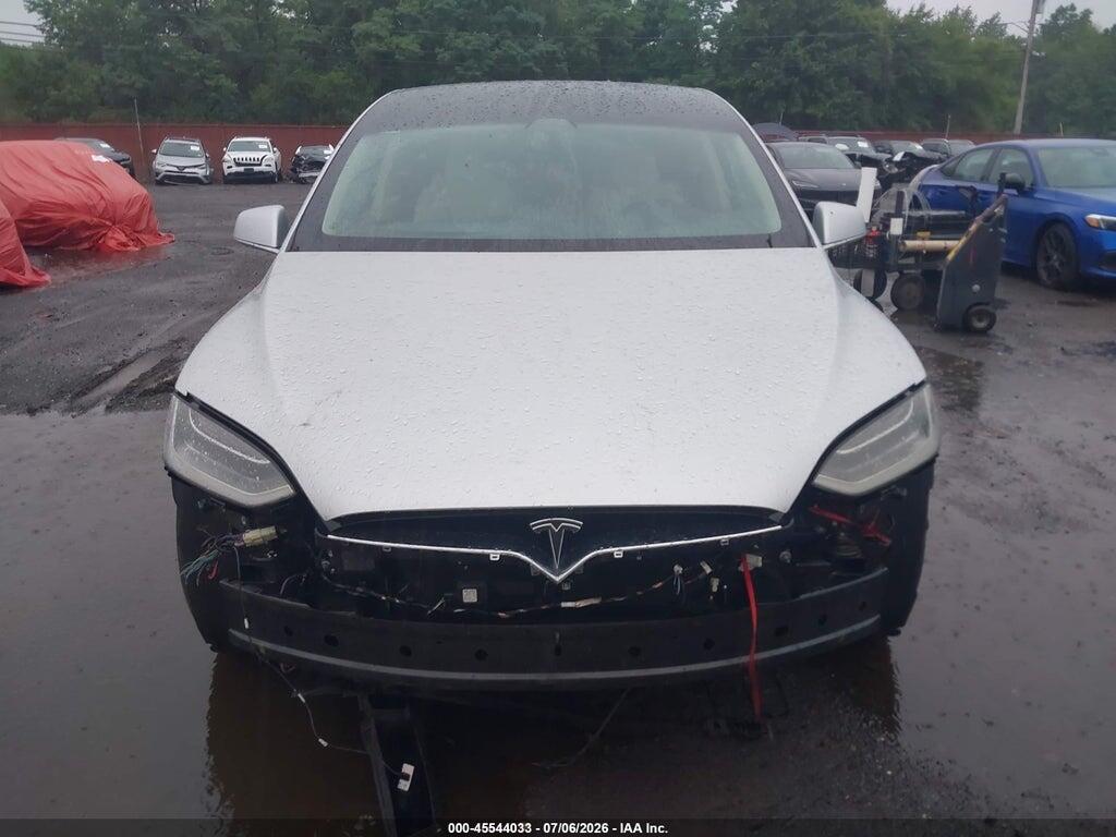 5YJXCDE26JF102297 2018 TESLA MODEL X photo no. 11
