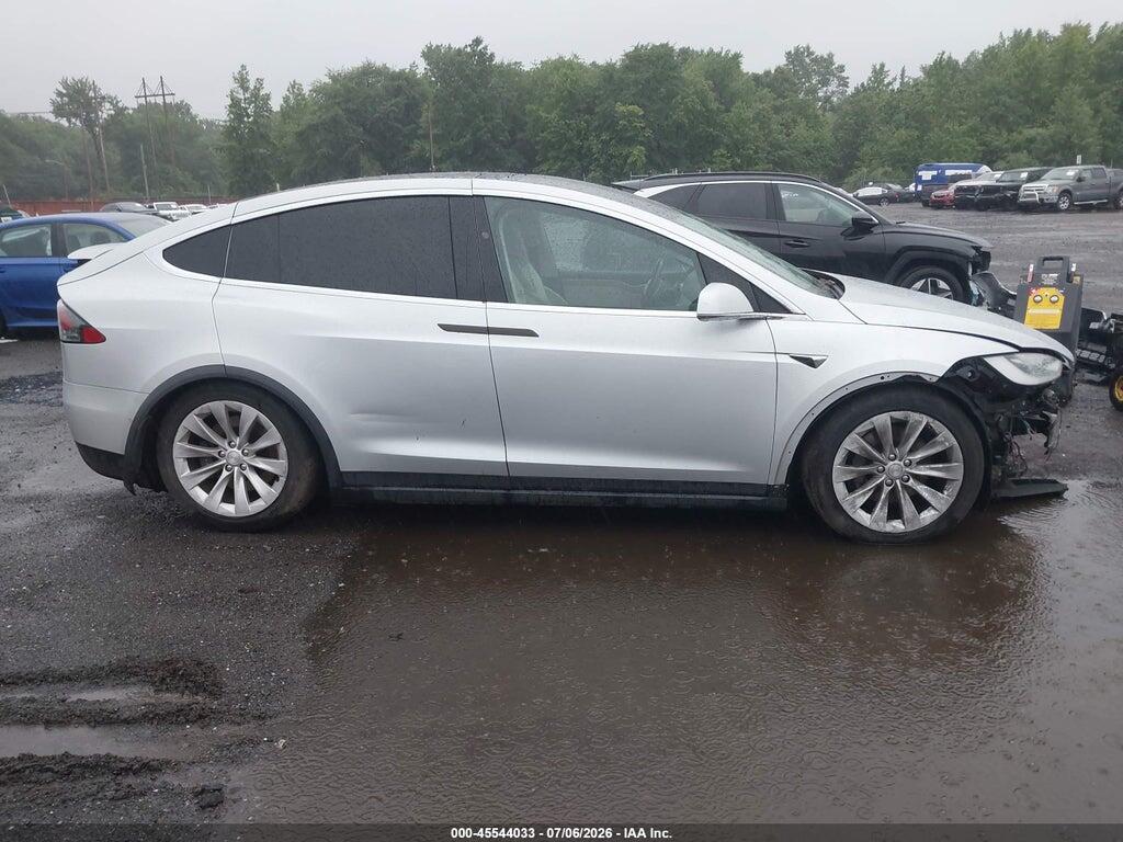 5YJXCDE26JF102297 2018 TESLA MODEL X photo no. 12