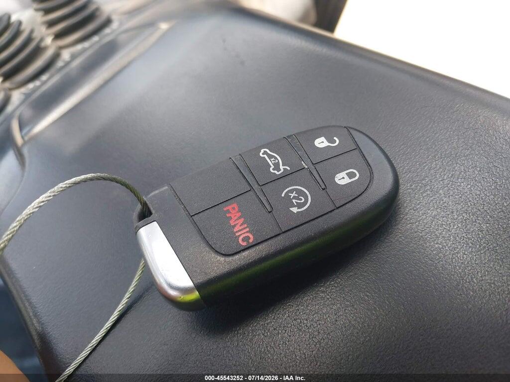 2C3CCAAG8KH601374 2019 CHRYSLER 300 photo no. 11