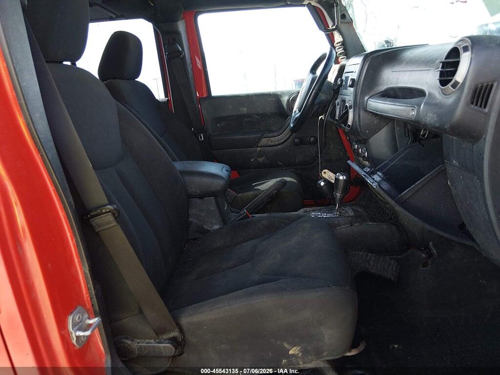 1C4BJWDG2GL125588 2016 JEEP WRANGLER UNLIMITED photo no. 5