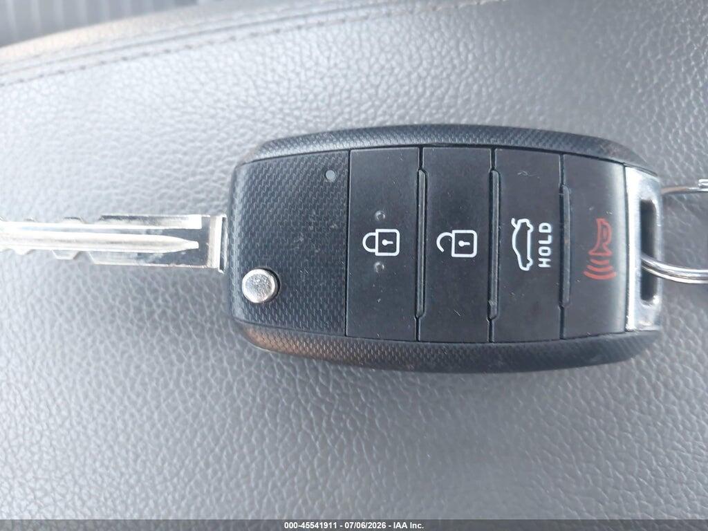 3KPFL4A73HE027913 2017 KIA FORTE photo no. 11