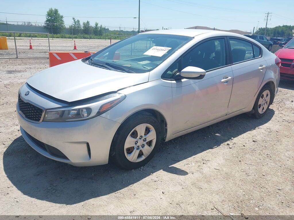 3KPFL4A73HE027913 2017 KIA FORTE photo no. 2