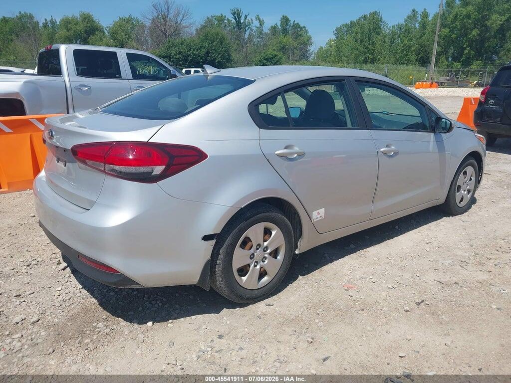 3KPFL4A73HE027913 2017 KIA FORTE photo no. 4