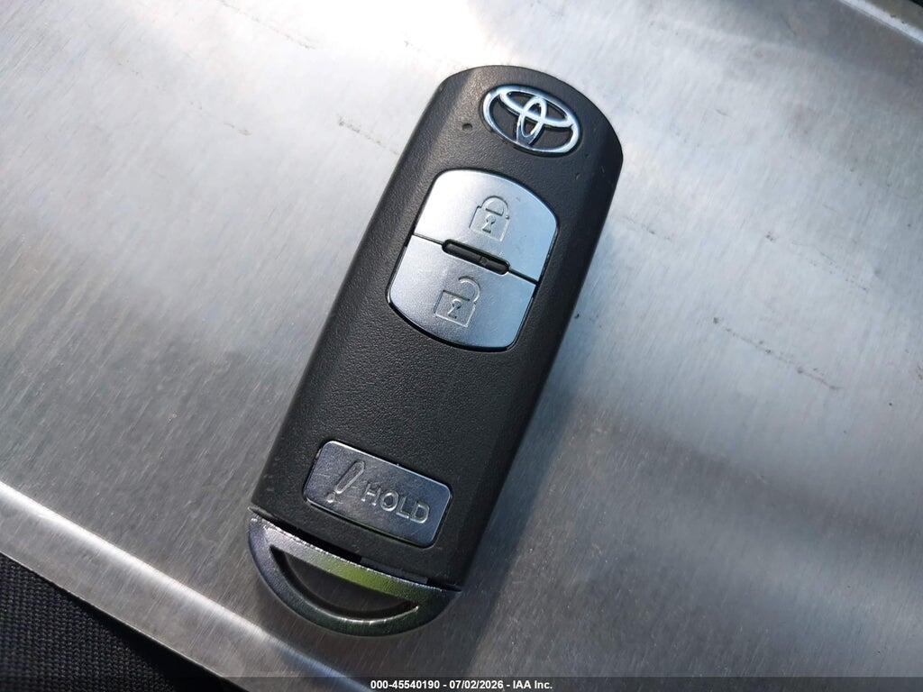 3MYDLBJV5LY707864 2020 TOYOTA YARIS photo no. 11