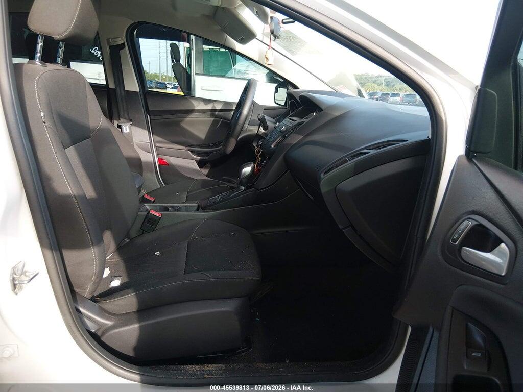 1FADP3K22HL208569 2017 FORD FOCUS photo no. 5