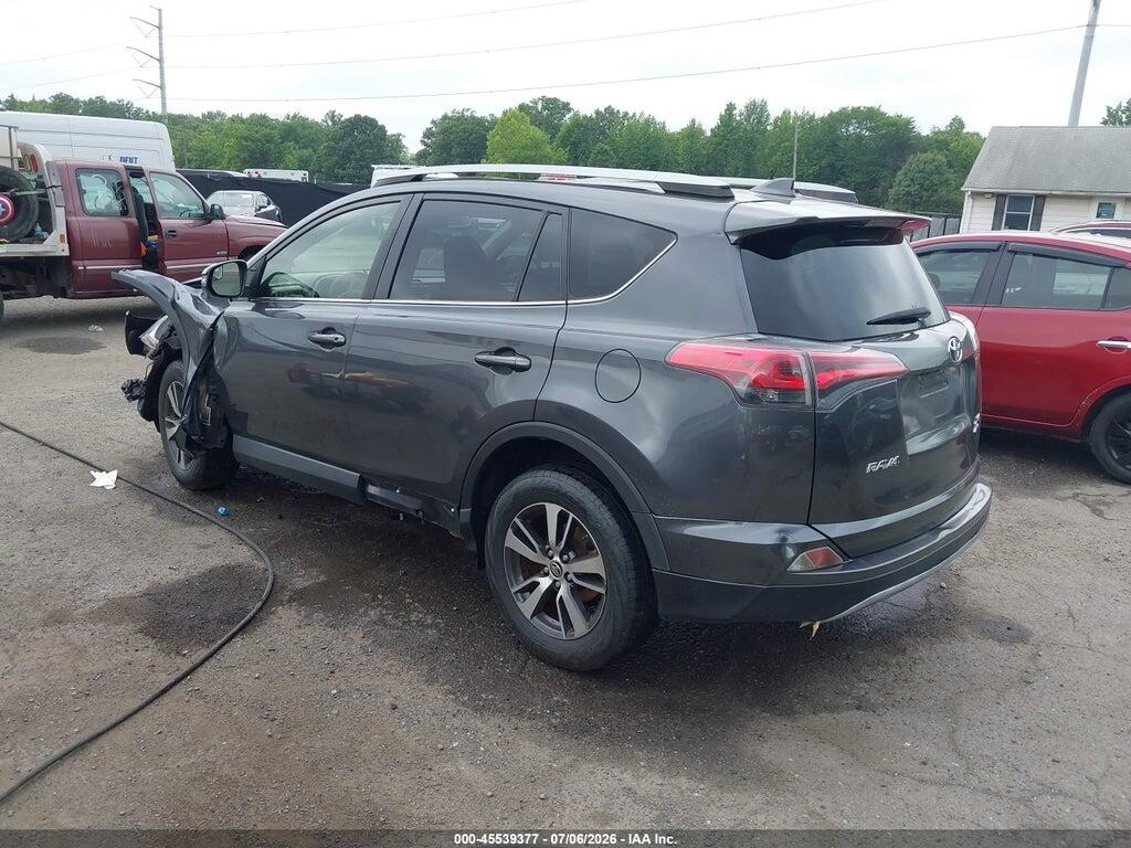 JTMRFREV7HJ701879 2017 TOYOTA RAV4 photo no. 3