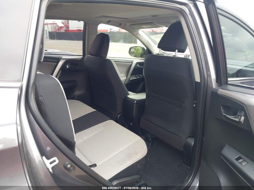JTMRFREV7HJ701879 2017 TOYOTA RAV4 photo no. 8