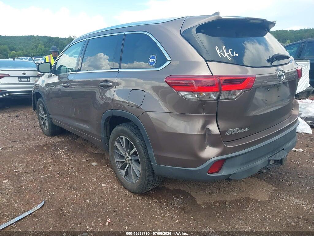 5TDKZRFH4JS260836 2018 TOYOTA HIGHLANDER photo no. 3