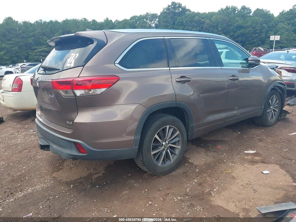 5TDKZRFH4JS260836 2018 TOYOTA HIGHLANDER photo no. 4